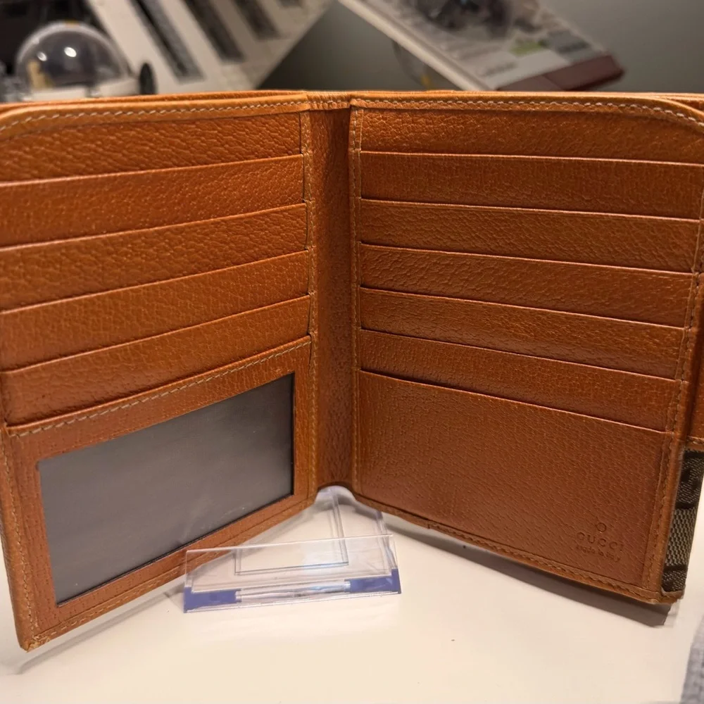 Gucci Brown GG Monogram Wallet - Picture 4 of 7